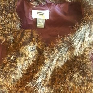 Old Navy faux fur girls vest, size 14